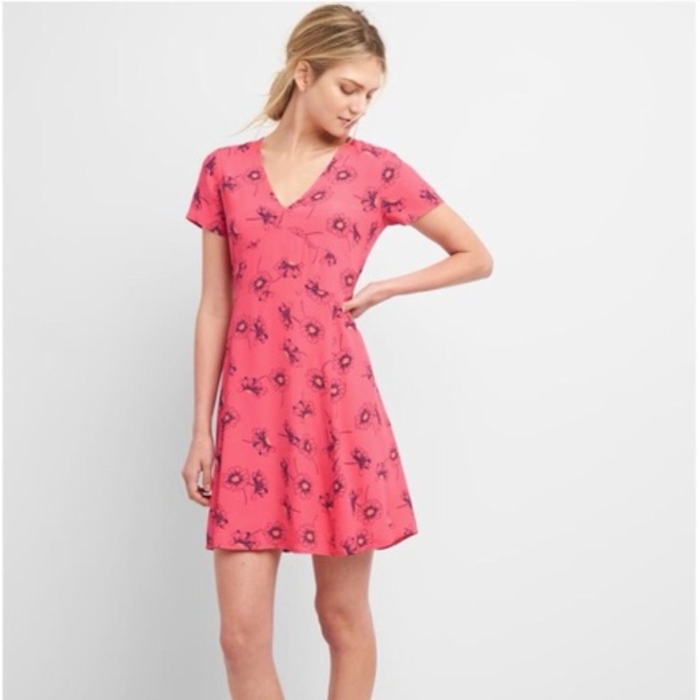 GAP Floral Print Fit and Flare Dress | Pink | Short Sleeves & V-Neck Size 10